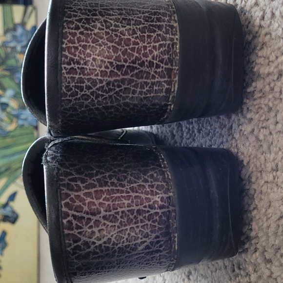 Dansko metallic elephant print non-slip clogs sz 38 US 7 - Picture 2 of 7